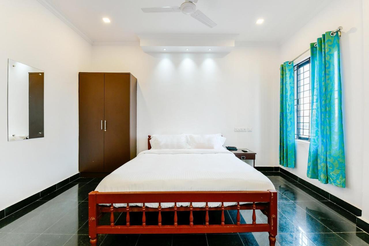 Spot On 39480 Vattekad Tourist Home Kakkanad Exterior photo