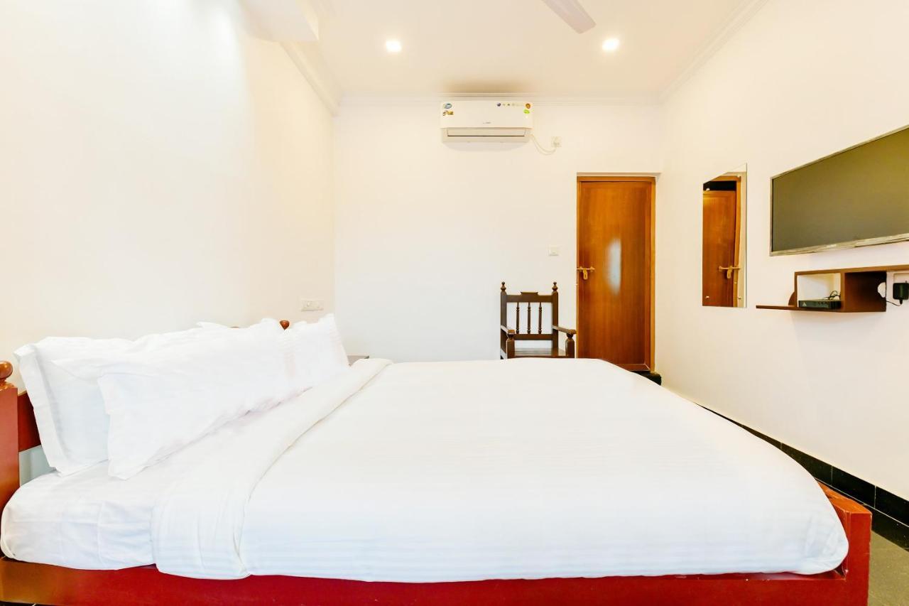 Spot On 39480 Vattekad Tourist Home Kakkanad Exterior photo