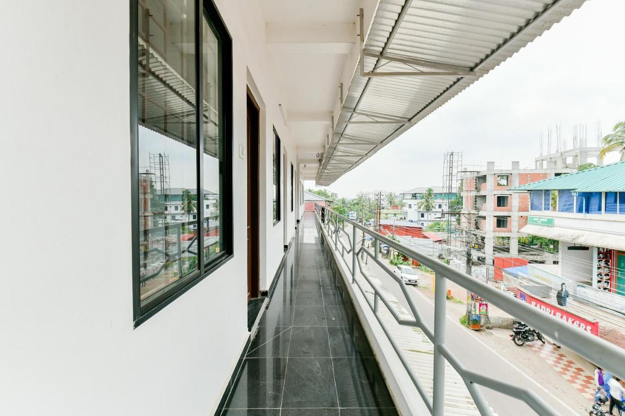 Spot On 39480 Vattekad Tourist Home Kakkanad Exterior photo